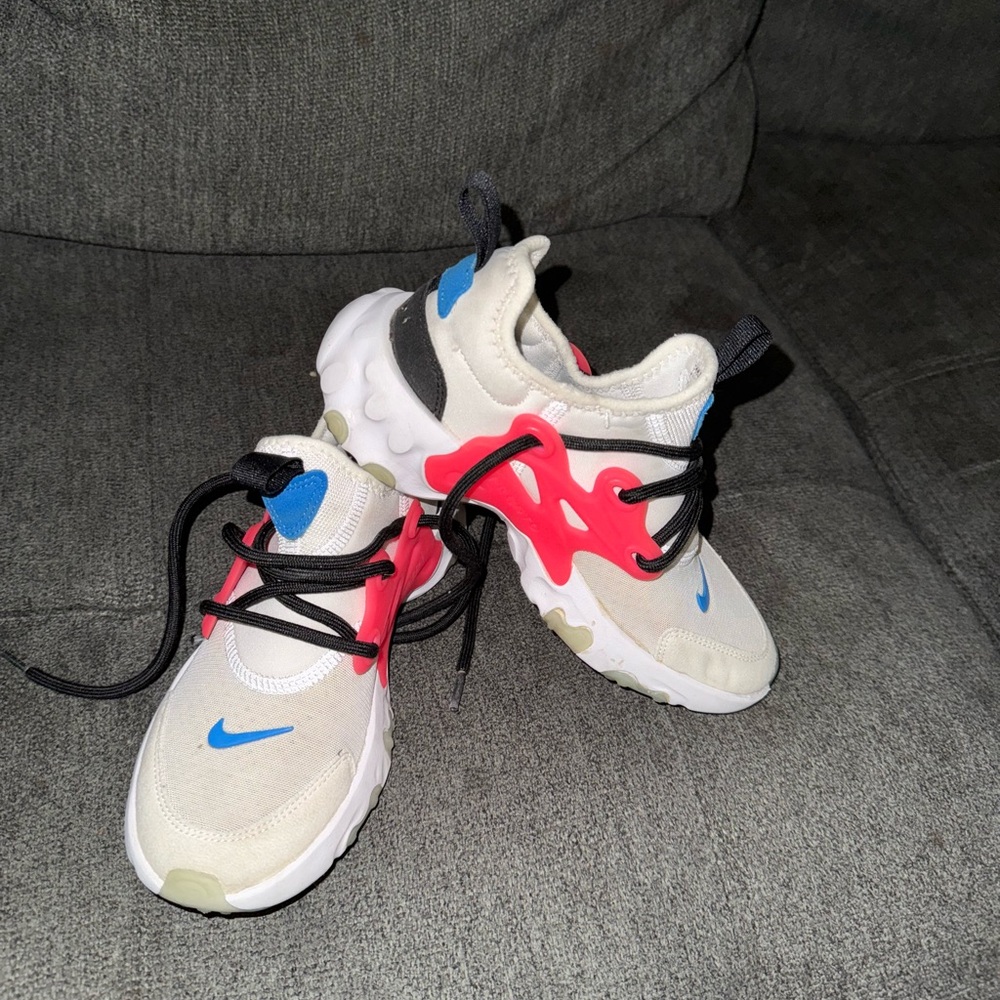 Nike Kids Sneakers - Cream, Pink, and Blue